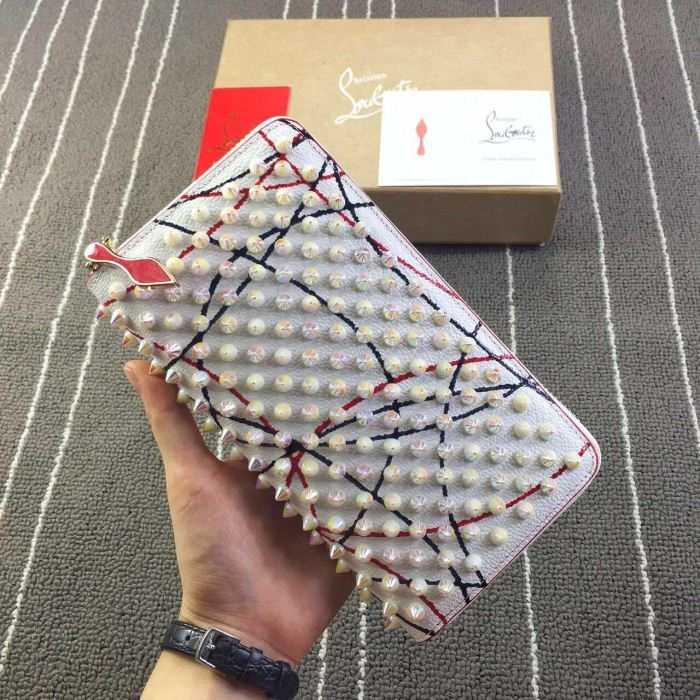 上質 大人気クリスチャンルブタンChristian Louboutin 実用性抜群の財布