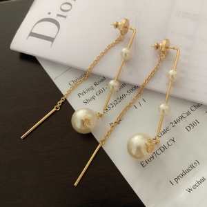 ディオールストリート感あふれ DIOR 人気の高いブランド イヤリング 安心安全人気通販