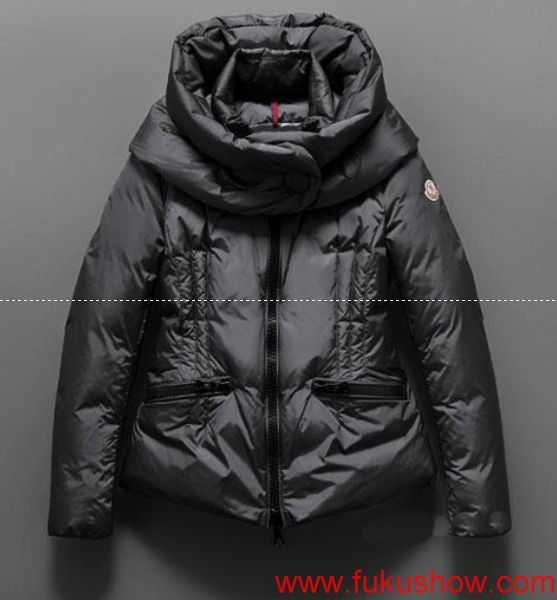 完売品　MONCLERモンクレール　機能面もデザイン面も抜群のダウンジャケット