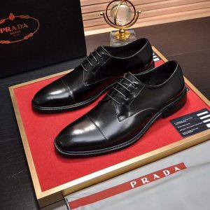 2020年最新ファッション ビジネスシューズ すごく稀少カラープラダ PRADA...