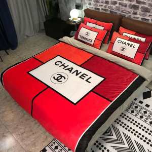 シャネルコーデに季節感を持たせるヒント CHANEL 寝具4点セット 2020AW大好きなコーデ