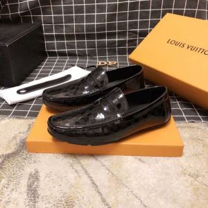 カジュアルシューズ オススメしたい最新注目ファション 2020年の夏のマスト ルイ ヴィトン LOUIS VUITTON