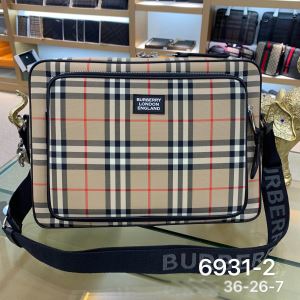 海外でも人気なブランド ポーチ 2020年春限定 バーバリー BURBERRY 海外大人気
