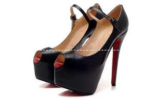 独特な雰囲気あるChristian Louboutinクリスチャンルブタンレディース　大活躍サンダル