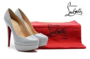 大人気 2020 Christian Louboutin クリスチャンルブタンパンプス