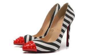 超レア Christian Louboutinクリスチャンルブタン 歩きやすいパンプス