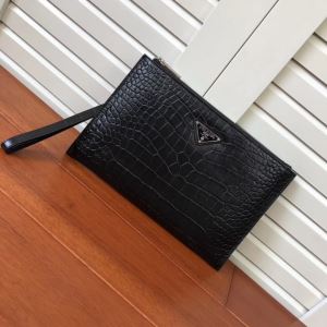 PRADA 今年注目な新品セール プラダ 2020秋冬トレンドアイテム ポーチ 秋冬とれんど新品目立ち