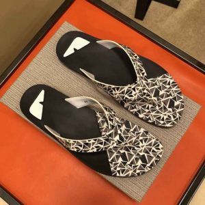 最もクラシックなタイプ 2020春夏トレンドアイテム フェンディ FENDI トングサンダル