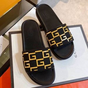 グッチ サンダル メンズ 涼しげな夏の印象のあるアイテム GUCCI スーパーコピー ロゴディテール コーデ ブラック セール