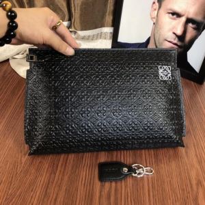 毎日はちょっとイイ秋冬新品 ロエベ LOEWE ファッショントレンドを早速チェック ポーチ 2020秋冬流行ファション