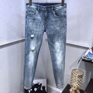 日本未入荷カラー デニムパンツ 確定となる上品 アルマーニ ARMANI 海外限定ライン