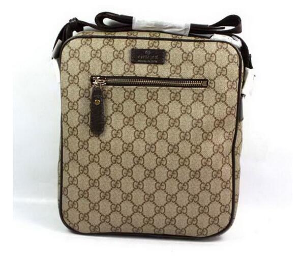 大人気 グッチ GUCCI メンズバッグ GGスプリーム キャンバス メッセンジャーバッグ ‎474137 K5RLN 1095 ブラック カーキ GGロゴ入り