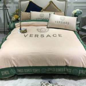 ヴェルサーチ 注目の秋ファッション一番 VERSACE 寝具4点セット 最速2020秋冬トレンドブランド