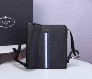 日本未入荷カラー プラダ PRADA 上品に着こなせ ショルダーバッグ 海外限定ライン