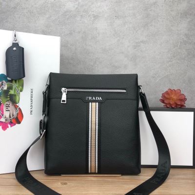 PRADA プラダ ショルダーバッグ 目を引く 可愛い完売確実