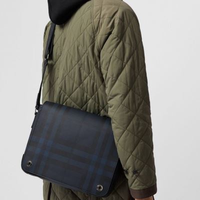 美品！ BURBERRY バーバリー ショルダーバッグ 目を引く