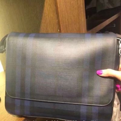SALE開催 BURBERRY バーバリー ショルダーバッグ 目を引く