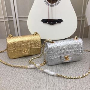 夏らしい抜け感を演出し シャネル CHANEL おすすめな大人のトレンド レディースバッグ 2020年春夏シーズンの人気多色選択可 サラサラの着心地