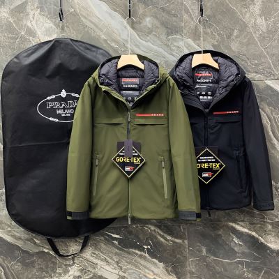 PRADA プラダ 綿服/ダウンジャケット 肌寒い季節に欠かせない 贈り物にも◎