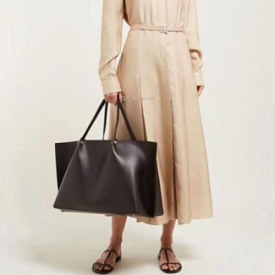 ヴァレンティノ VALENTINO ★安心★追跡付 手持ち&ショルダー掛け 最新☆大人気☆話題沸騰