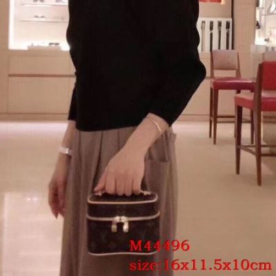 ルイヴィトン LOUIS VUITTON ★安心★追跡付 手持ち&ショルダー掛け 最新商品即完売 M44495