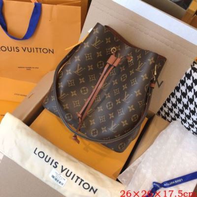 ルイヴィトン LOUIS VUITTON ★安心★追跡付 手持ち&ショルダー掛け 最新商品即完売 愛用ブランド