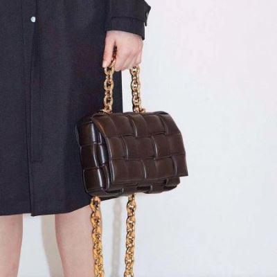 ボッテガヴェネ BOTTEGA VENETA ★安心★追跡付 手持ち&ショルダー掛け 最新商品即完売 新作売切れ続出
