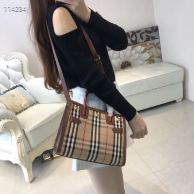 バーバリー BURBERRY ★安心★追跡付 手持ち&ショルダー掛け 最新商品即完売 販売店舗限定モデル