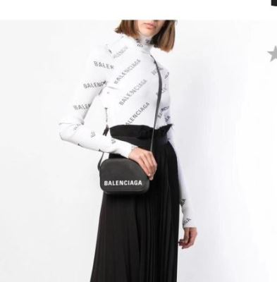 バレンシアガ BALENCIAGA ★安心★追跡付 手持ち&ショルダー掛け/カメラバッグ 目が離せない