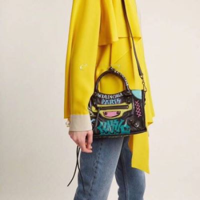 バレンシアガ BALENCIAGA ★安心★追跡付 手持ち&ショルダー掛け 圧倒的な高級感