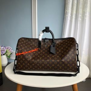 LOUIS VUITTON 優しい色味がかわいい ルイ ヴィトン今季トレンド新作はこれ スーツケース 速報2020年秋ファッショントレンド