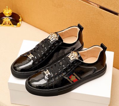 カジュアルシューズ/スニーカー ヴェルサーチ VERSACE 今年も人気 限定デザイン大人気完売前に