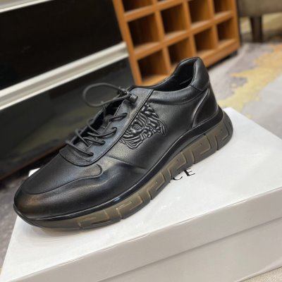 カジュアルシューズ/スニーカー ヴェルサーチ VERSACE 今年も人気 足下注目してくれる