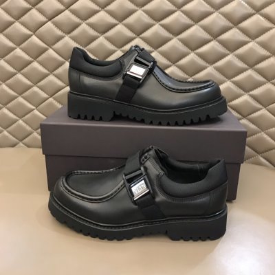 カジュアルシューズ/スニーカー ヴァレンティノ VALENTINO 今年も人気 完売必須