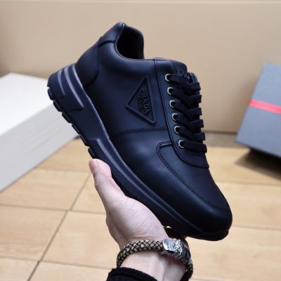カジュアルシューズ/スニーカー プラダ PRADA スニーカー 今年も人気 セール価格