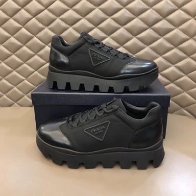 カジュアルシューズ/スニーカー プラダ PRADA スニーカー 今年も人気 日本即完売予想