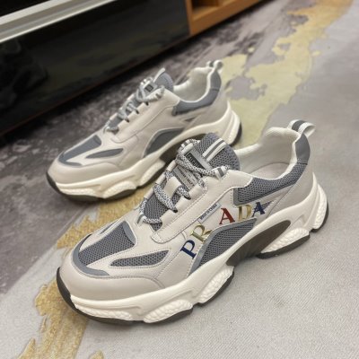 カジュアルシューズ/スニーカー プラダ PRADA スニーカー 今年も人気 オンライン限定商品