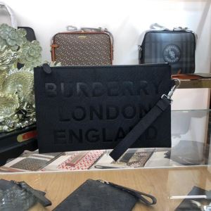 新作が見逃せない ポーチ 限定色がお目見え バーバリー BURBERRY