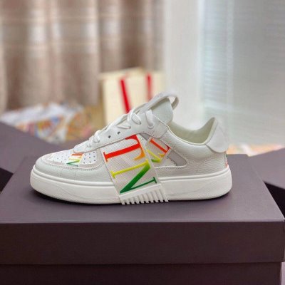 VALENTINO ヴァレンティノ スニーカー 今年も人気 ACAI