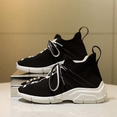 PRADA プラダ スニーカー 足下注目してくれる AS