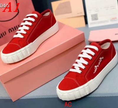 MIU MIU ミュウミュウ スニーカー 今年も人気 AY