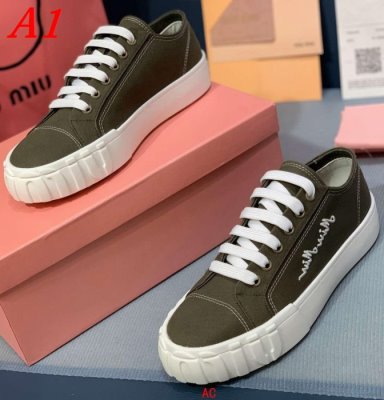 MIU MIU ミュウミュウ スニーカー 人気確定 AQ