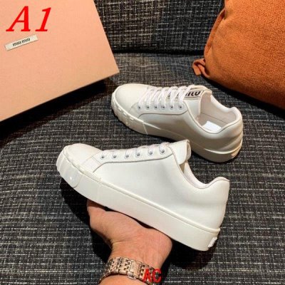 MIU MIU ミュウミュウ スニーカー セール価格 AY