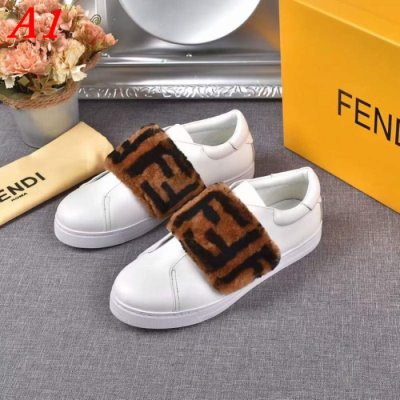 FENDI フェンデイ スニーカー 新作売切れ続出 AV
