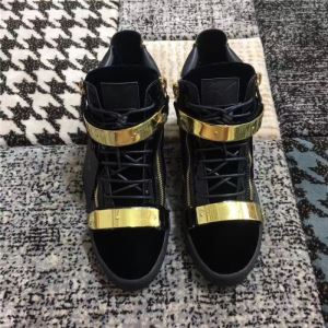 GIUSEPPE ZANOTTI 価格帯が低い ジュゼッペ ザノッティ非常にシンプルなデザインな ランニングシューズ
