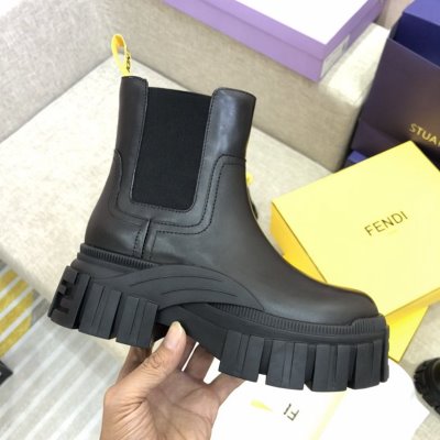 FENDI フェンデイ ブーツ 日本即完売予想 ACAB