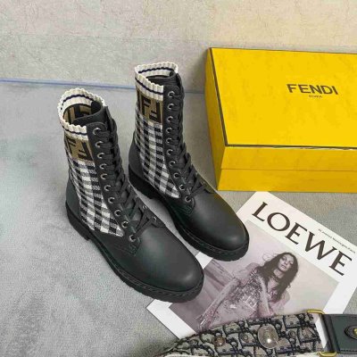 FENDI フェンデイ ブーツ 限定デザイン大人気完売前に ACAG