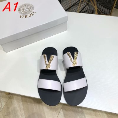 VERSACE ヴェルサーチ サンダル/ミュール 期間限定価格 AQ