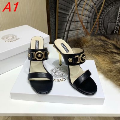 VERSACE ヴェルサーチ サンダル/ミュール 完売必須 AT