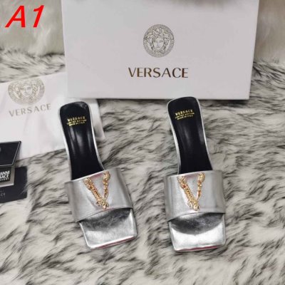 VERSACE ヴェルサーチ サンダル/ミュール セール価格 AQ